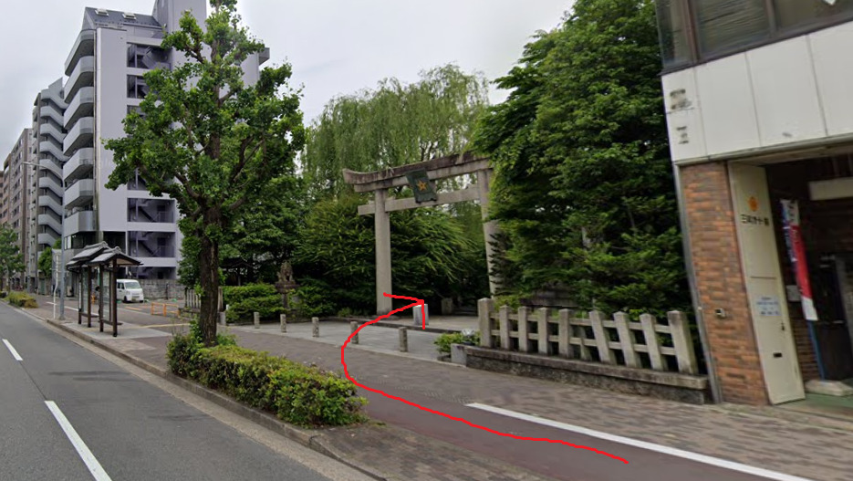 すぐ左側に、晴明神社が見えてきます。
