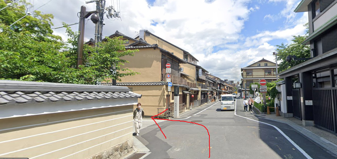 そして、すぐを左折します。