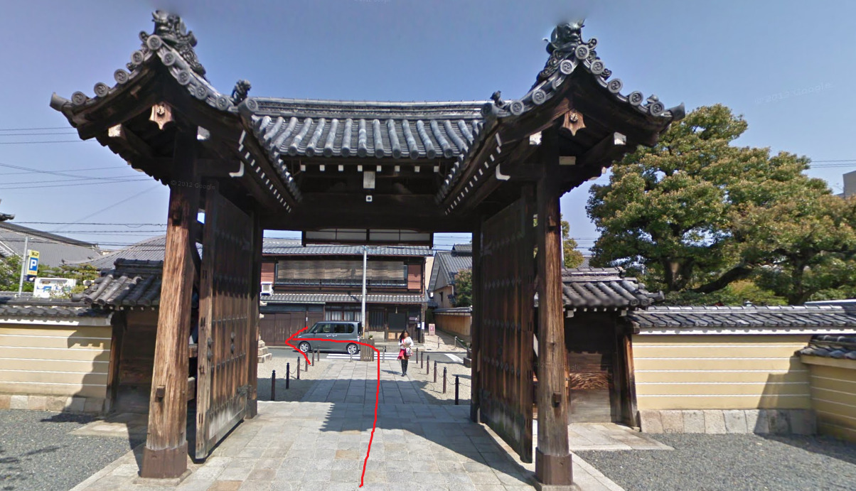 壬生寺から、左方向に進みます。