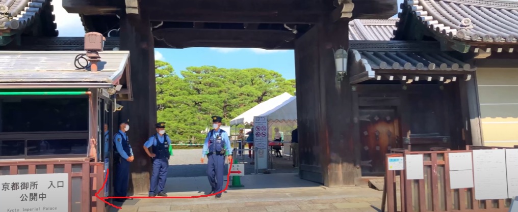 清所門から出たら、右方向に進みます