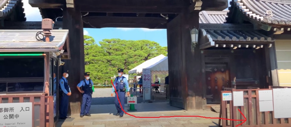 清所門から出たら、左方向に進みます
