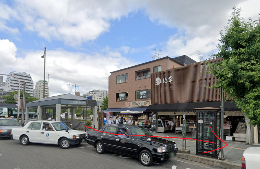 清水五条駅に着いたら、4番出口から出て、真っすぐ進みます。