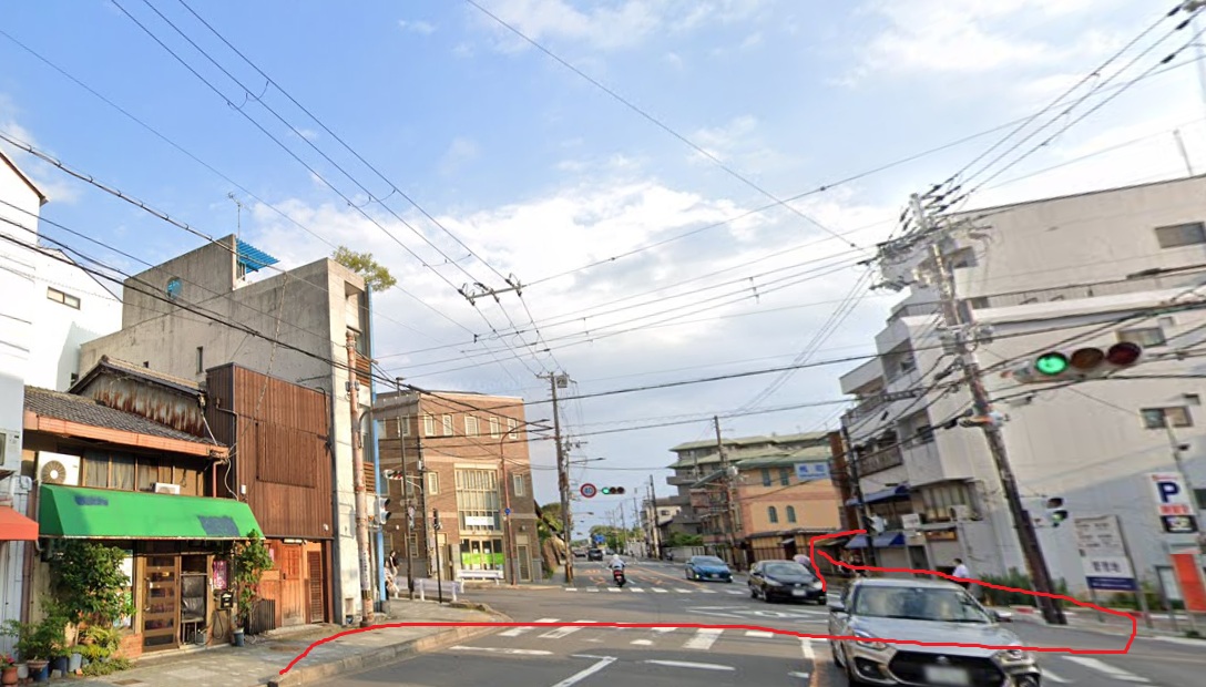 渡れるところで、右側の歩道に移動しておきます。