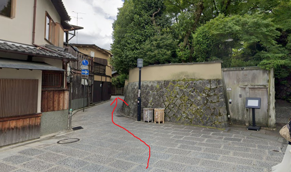 突き当りを、左折します。