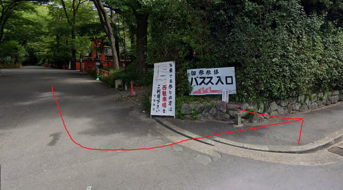 突き当りを、左方向に進みます。