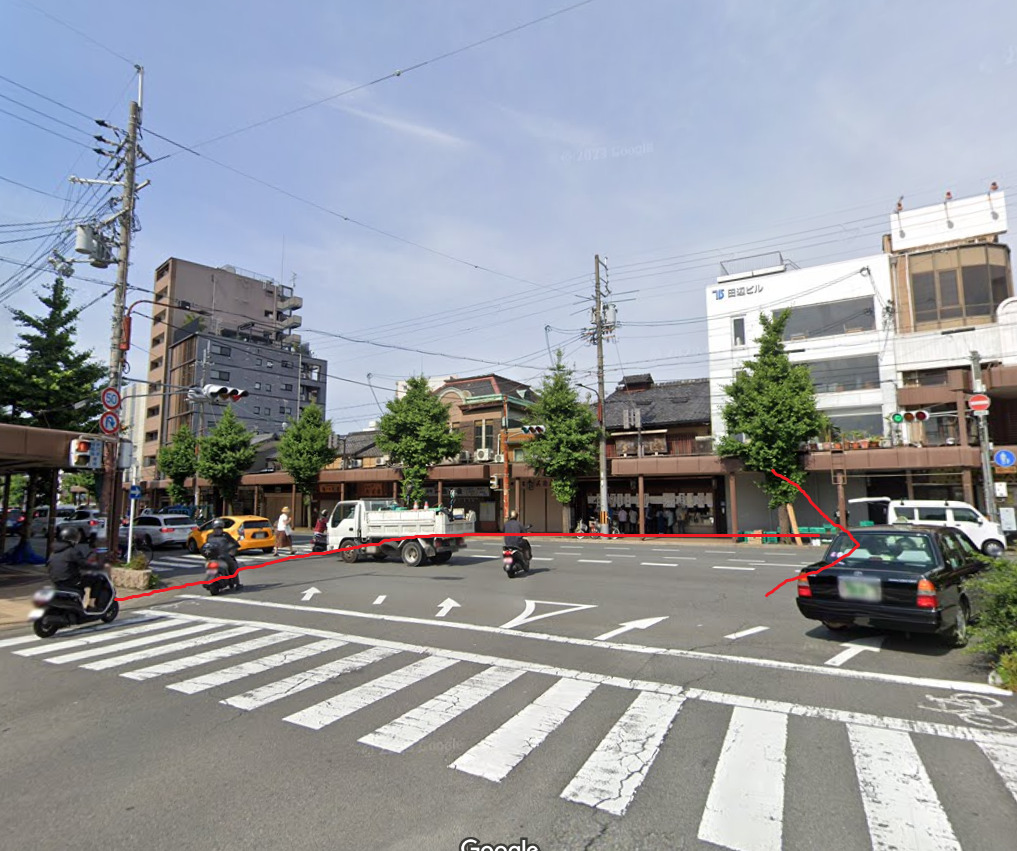 突き当りを右折します。