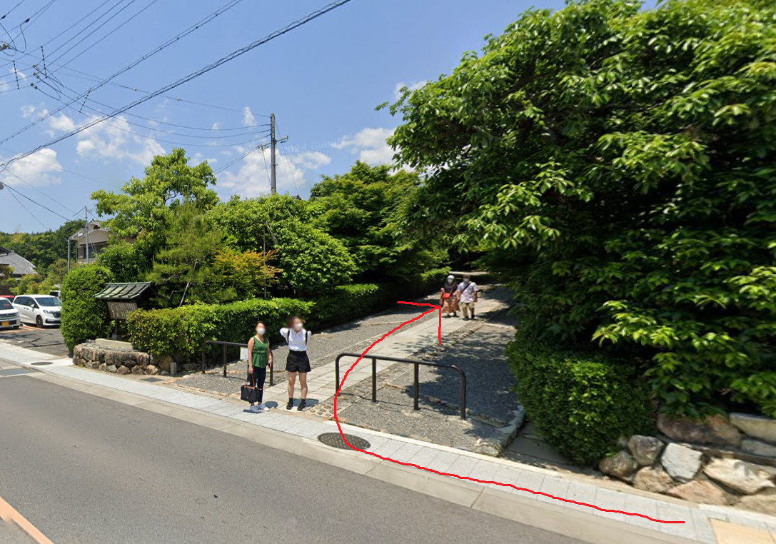 約100ｍ先を右折すると、龍安寺に到着です。