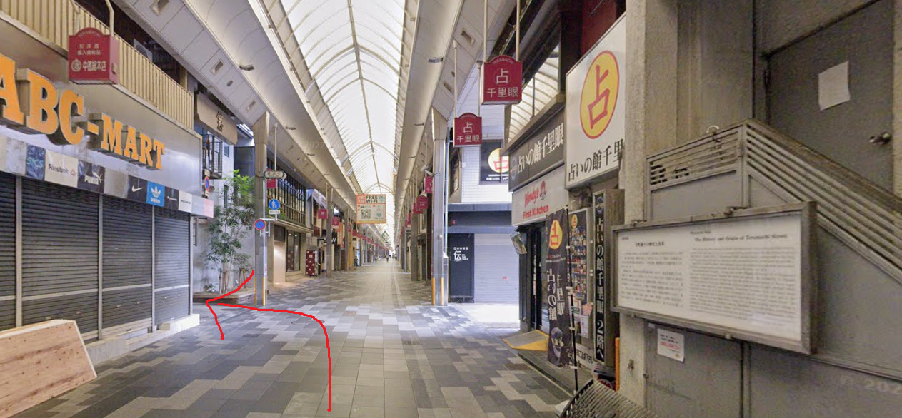 約100ｍ先を左折します。