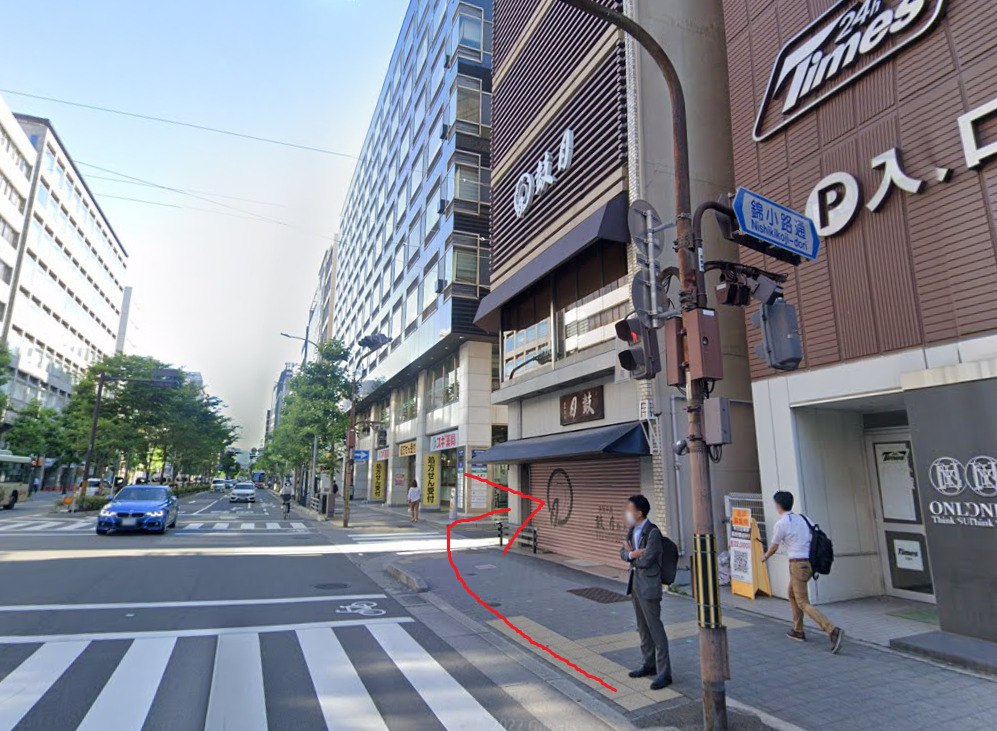 約150ｍ先を右折します。