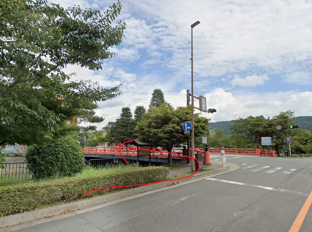 約400ｍ先を左折します。