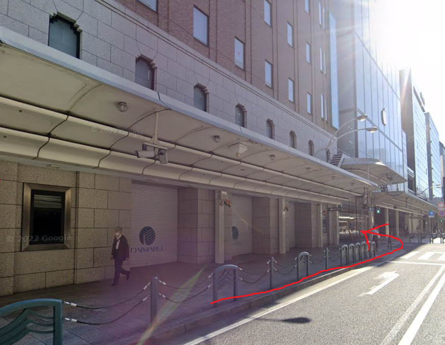 約50ｍ先を左折します。