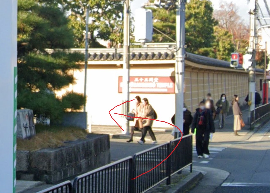 約50ｍ先を左折します。