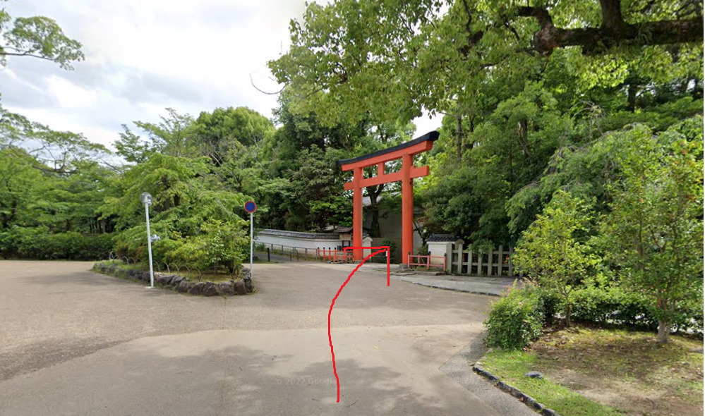 鳥居をくぐると、八坂神社に到着です。
