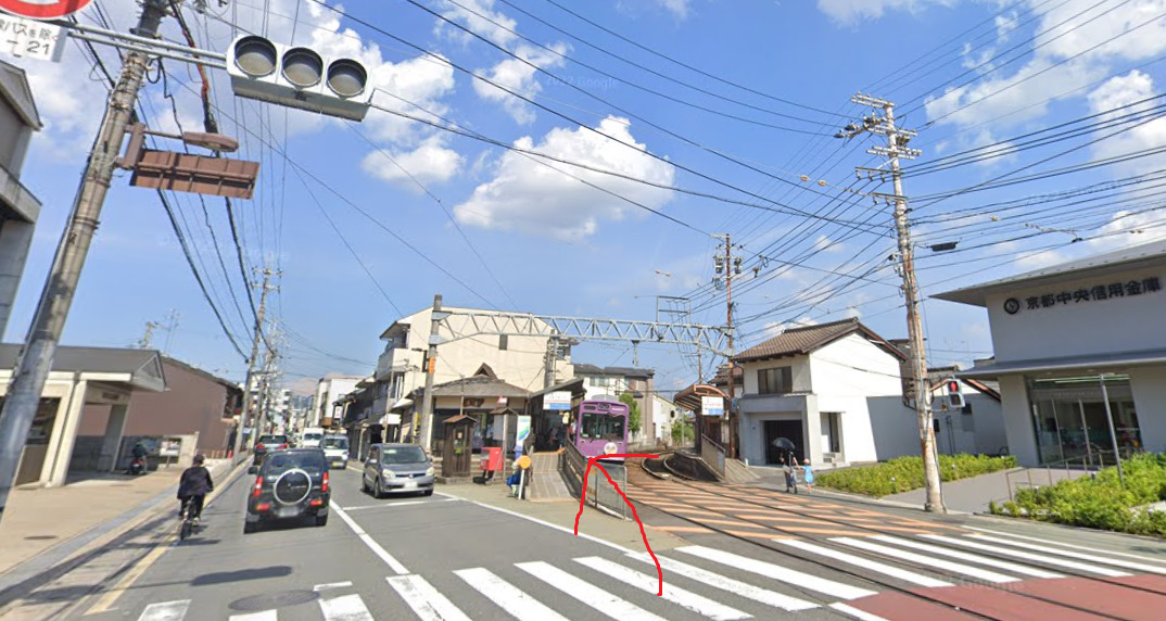 すぐに、太秦広隆寺駅が見えてきます。