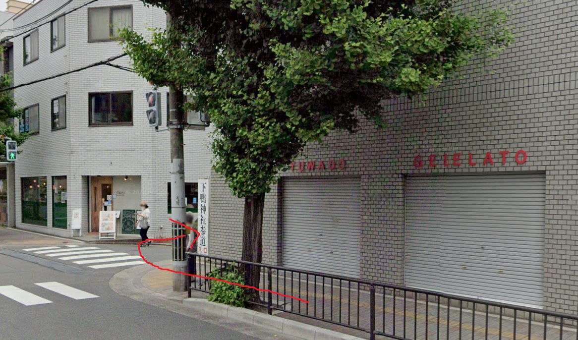 すぐを右折します。