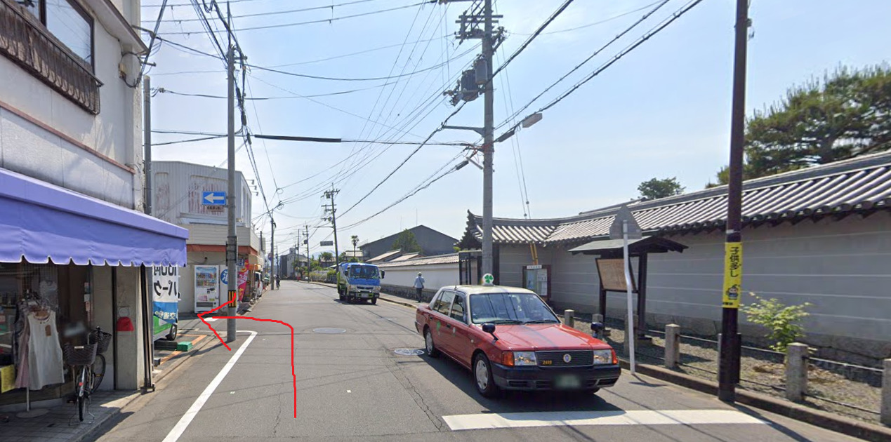 すぐを左折します。