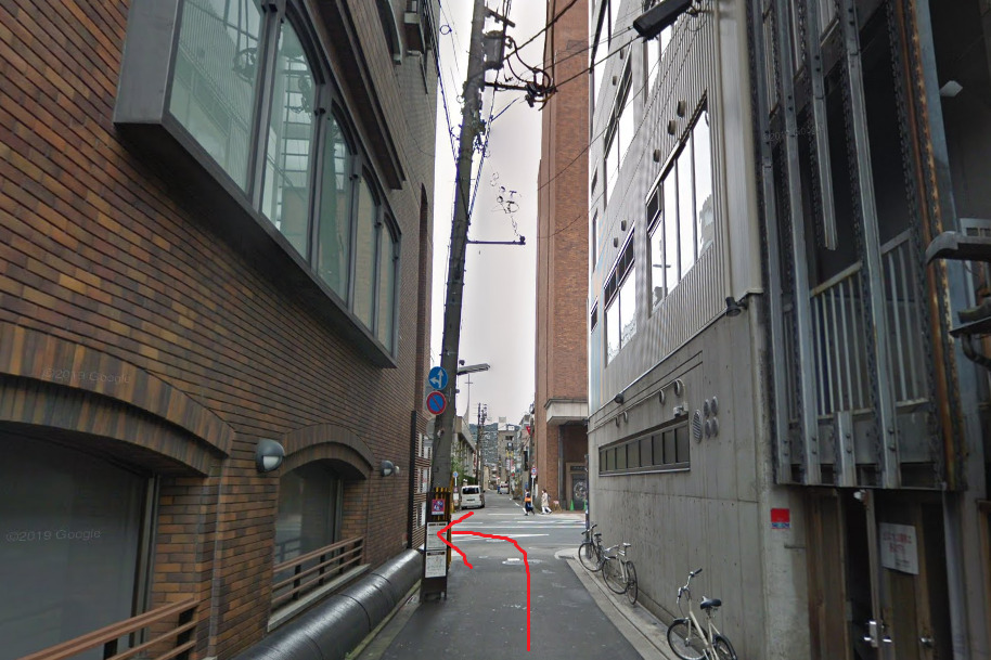 すると、川原町通りに交わりますので、左折します。