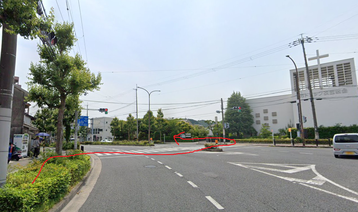そして、すぐの信号の横断歩道を渡ります。