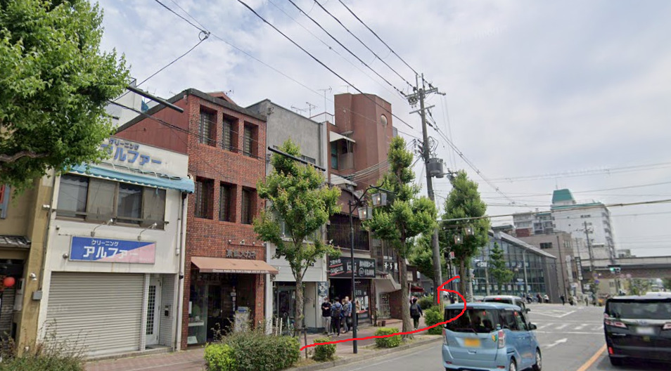 そして、すぐの信号を左折します。