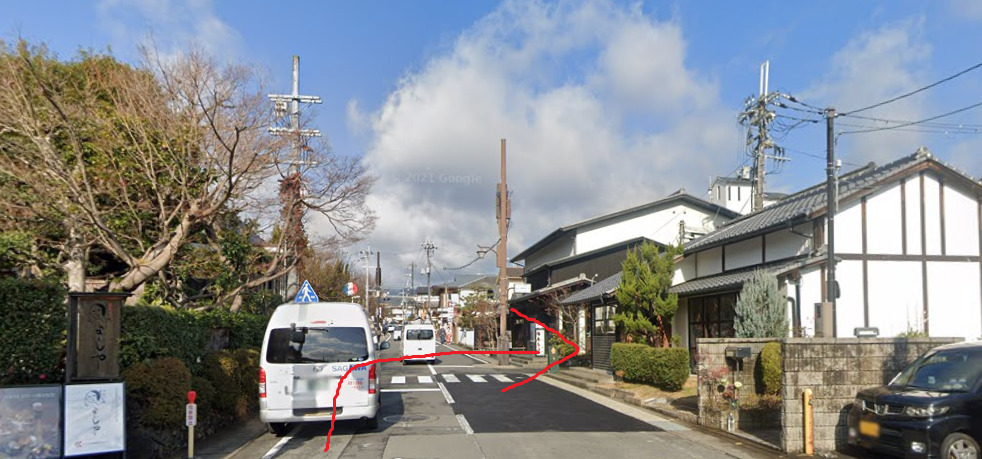 そして、すぐを右折します。