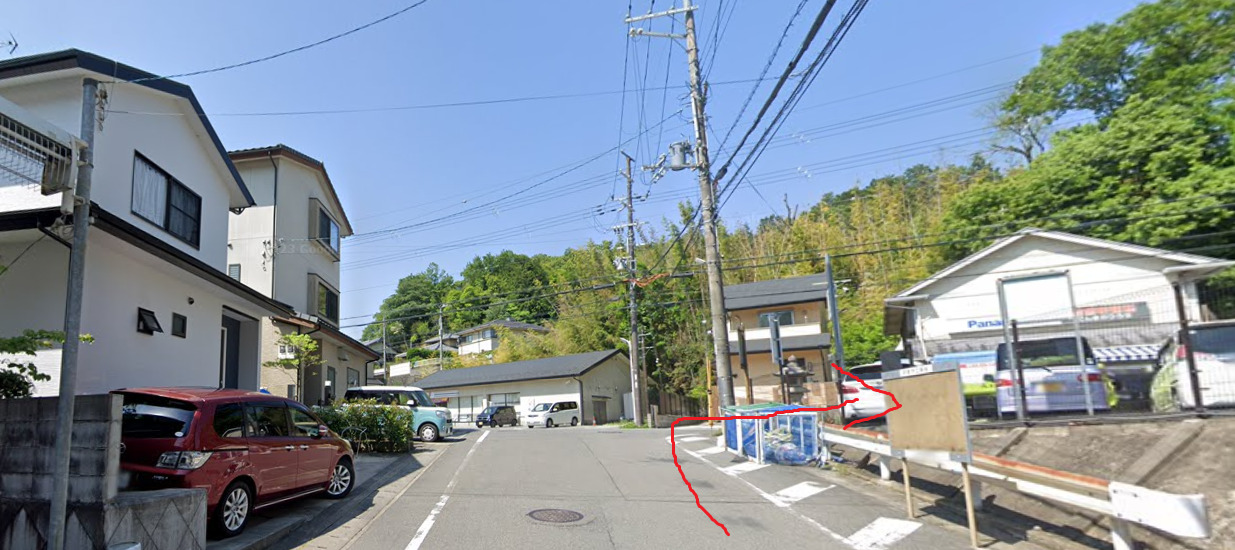 そして、突き当りを右折します。
