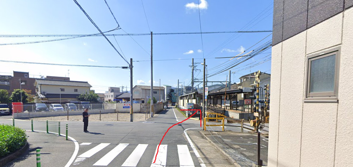 右側に撮影所前駅が見えてきます。