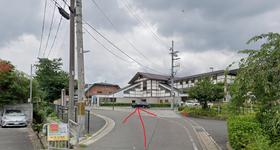 左側に、JR嵯峨嵐山駅が見えてきます。