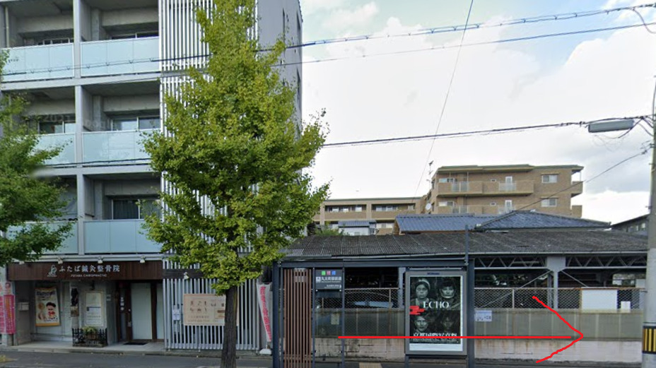 御前通バス停に着いたら、東方向に進みます。