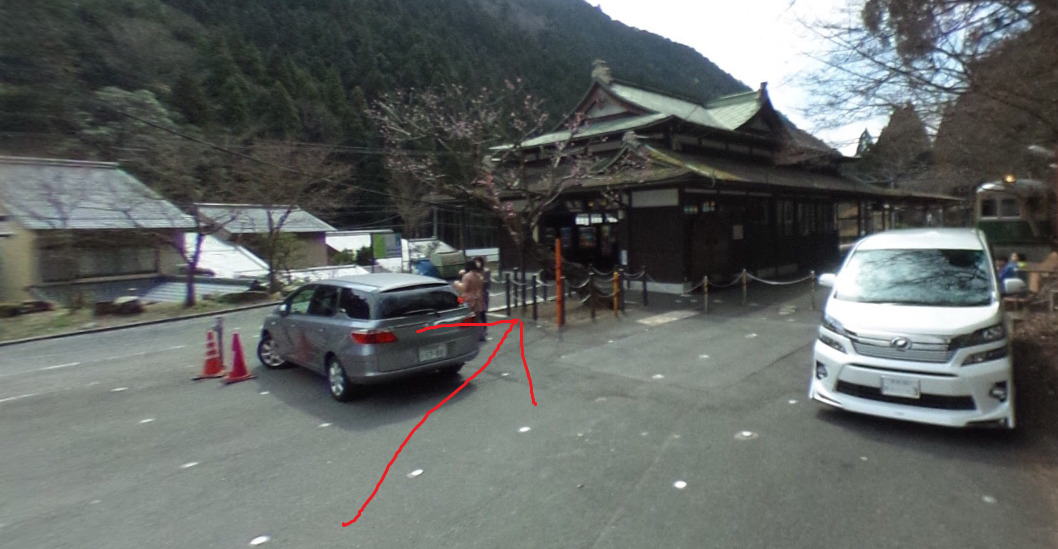 目の前に、鞍馬駅が見えてきます。