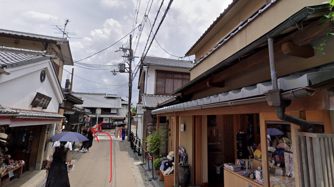 突き当りを左折します。