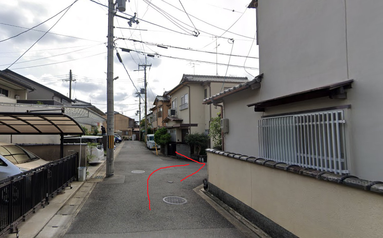 さらに、すぐを右折です。