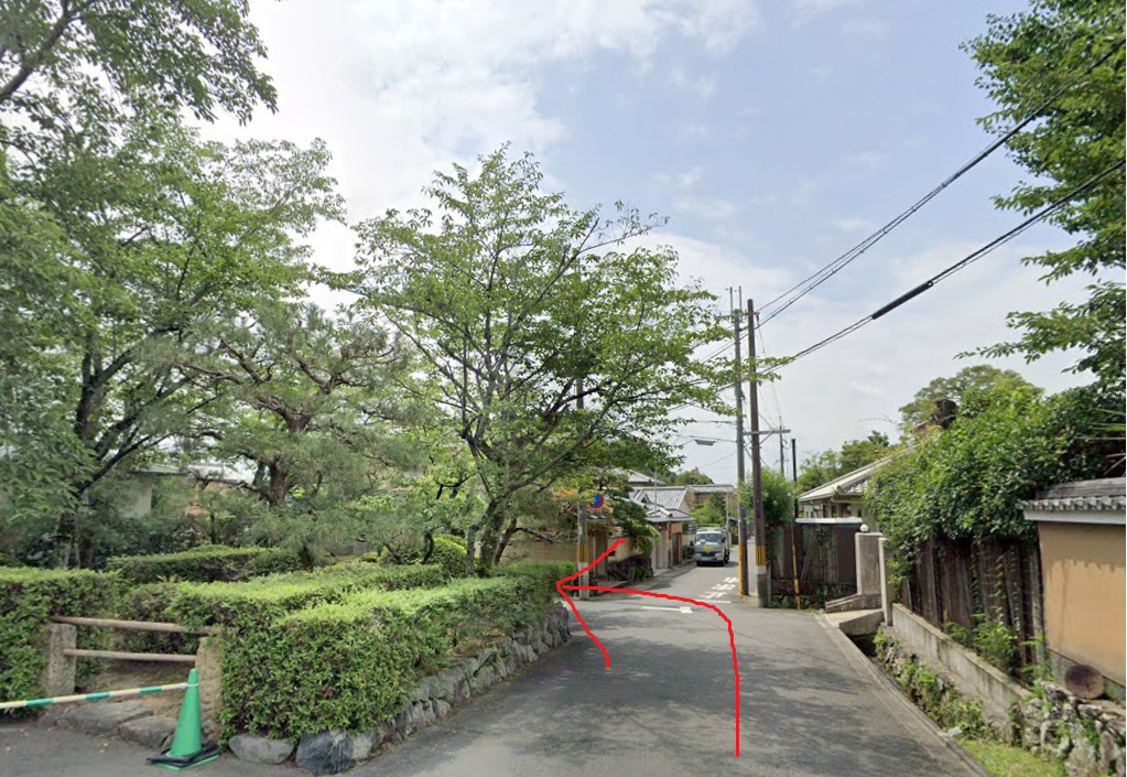 すぐを左折します。