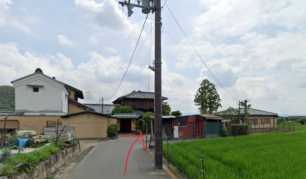 ずっと道なりです。