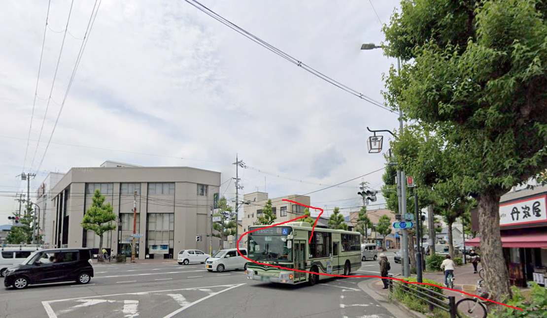そして、すぐの信号を右折します。