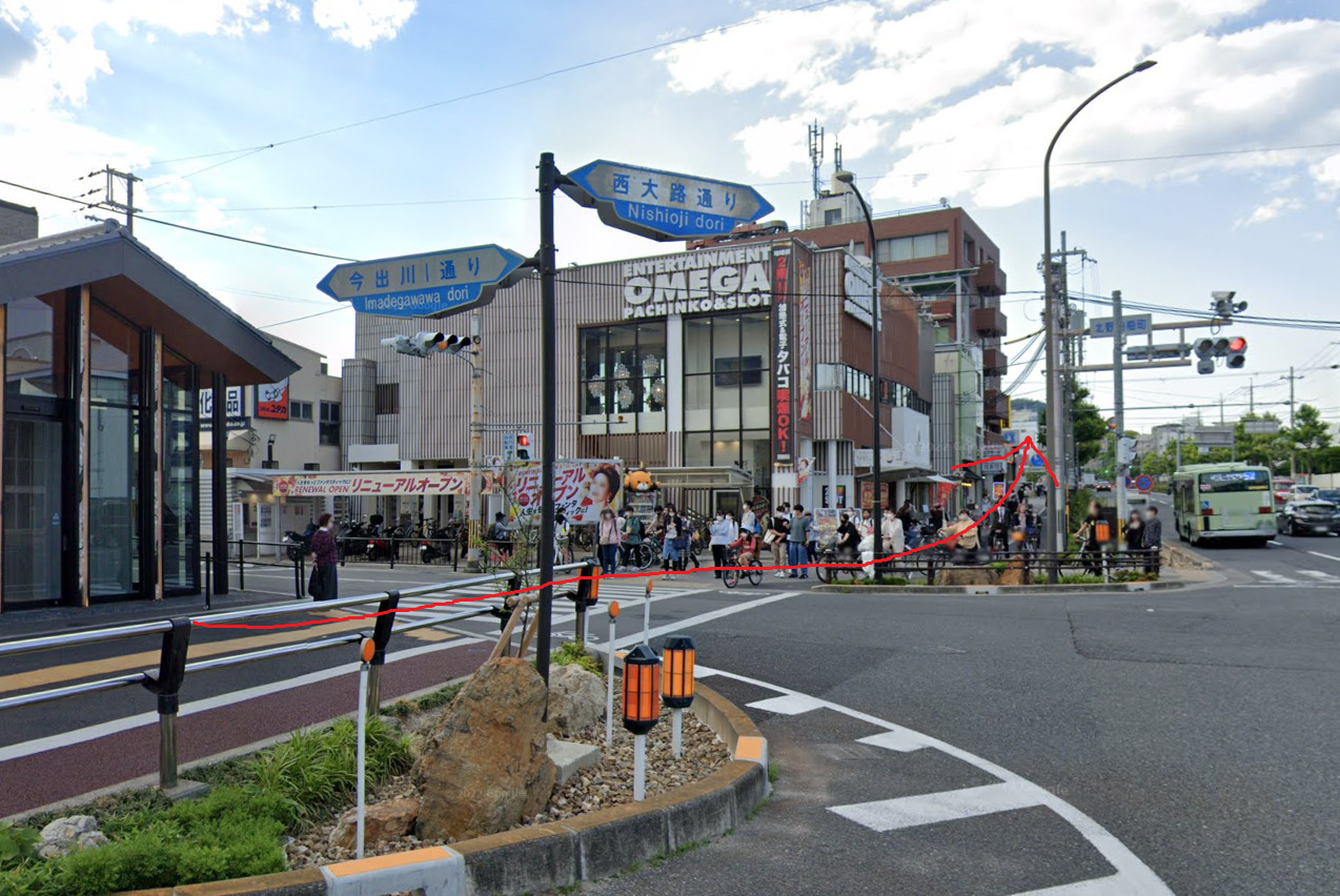 北野白梅町駅から、北方向に進みます。北方向は、イズミヤの反対方向です。