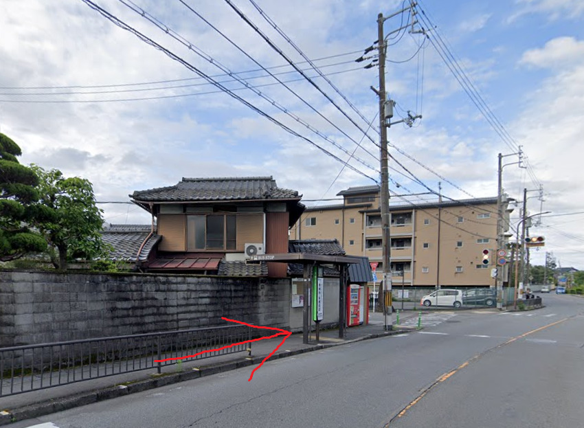 すぐ左側に、南禅寺・永観堂道バス停が見えてきます。