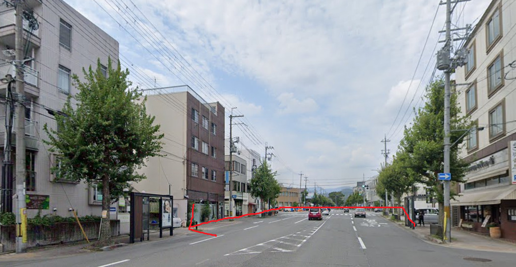 上堀川バス停に着いたら、道を挟んだ向かい側に、上堀川バス停があります。