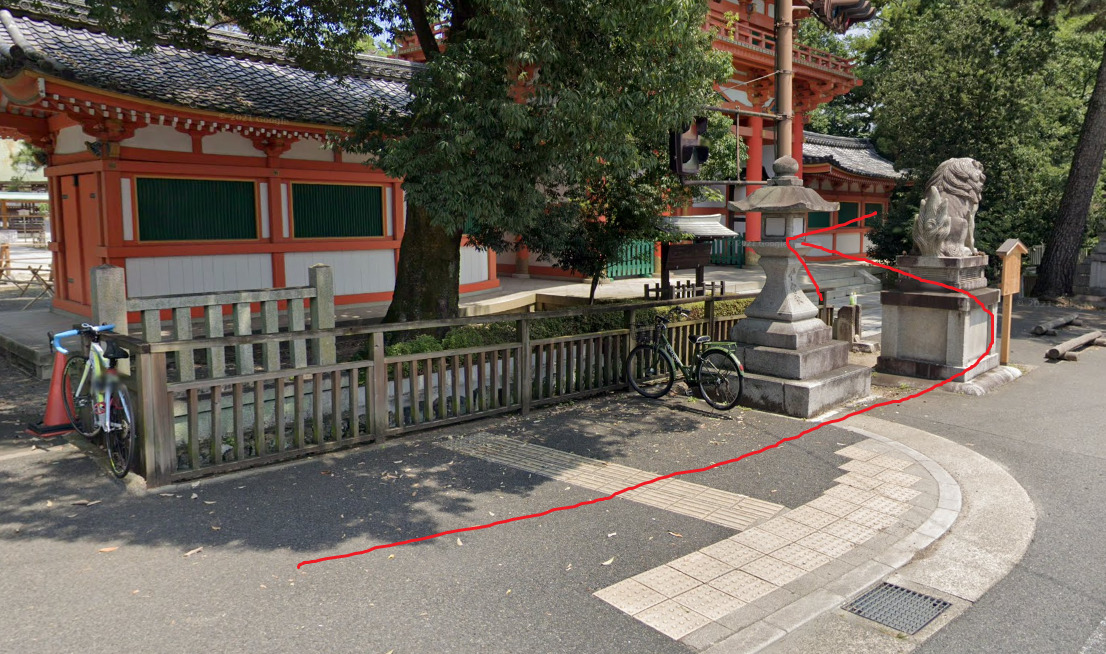 約200ｍ行くと、左側に今宮神社が見えてきます。