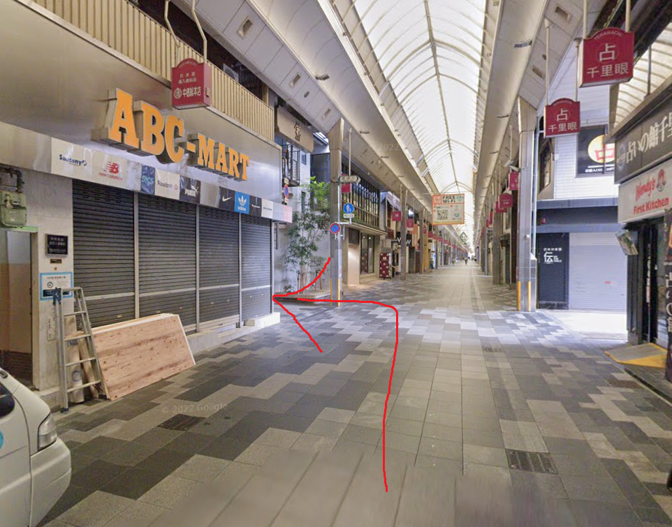 一つ目を左折します。