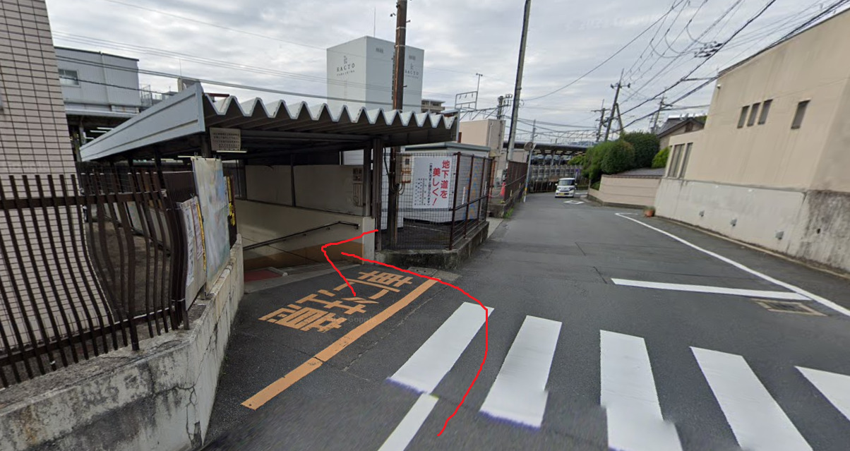 左側に、山科駅が見えてきます。