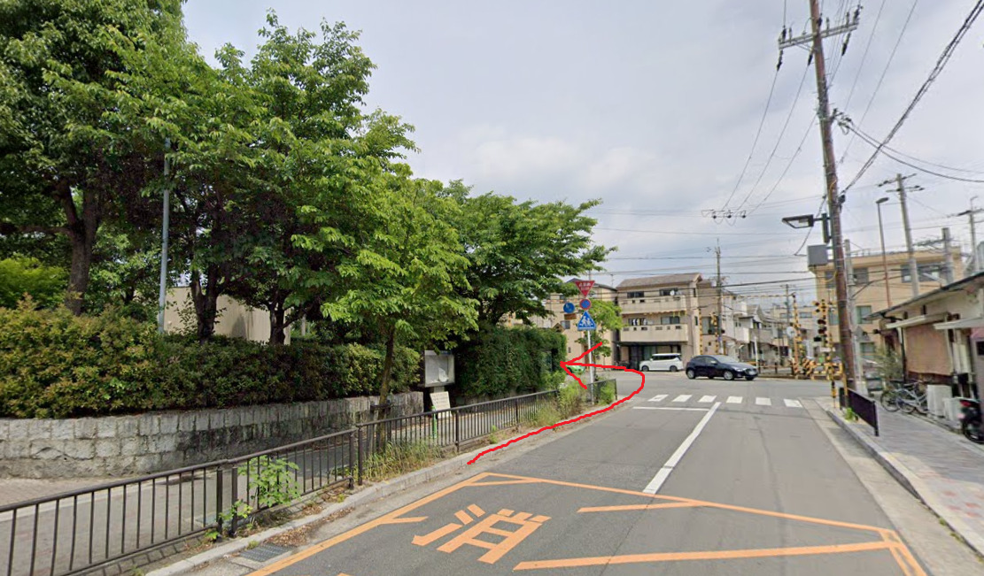 さらに、すぐを左折です。