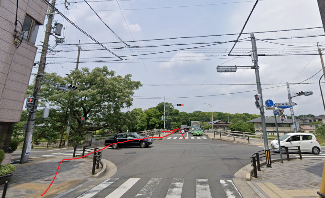 すぐ先に見えてくる高野川を渡ります。