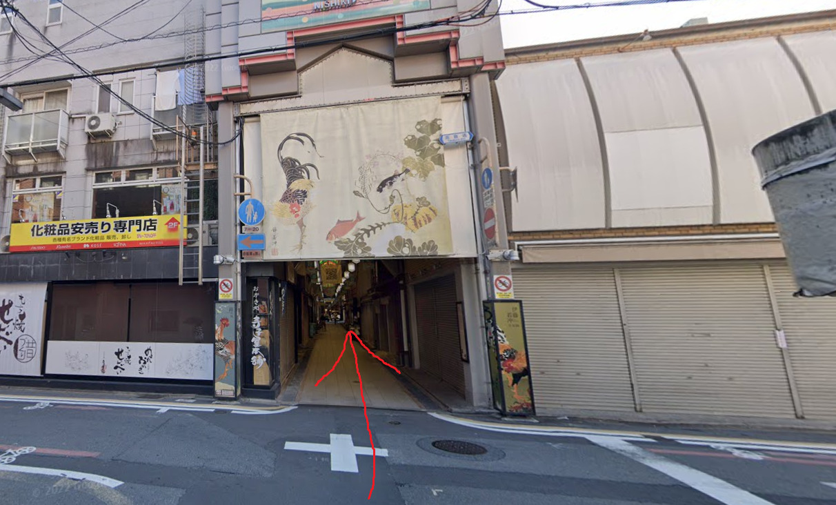 すると、錦市場が見えてきます。