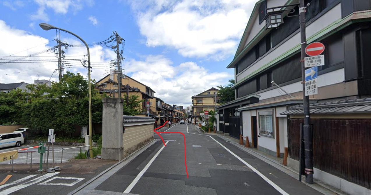 そして、すぐを左折します