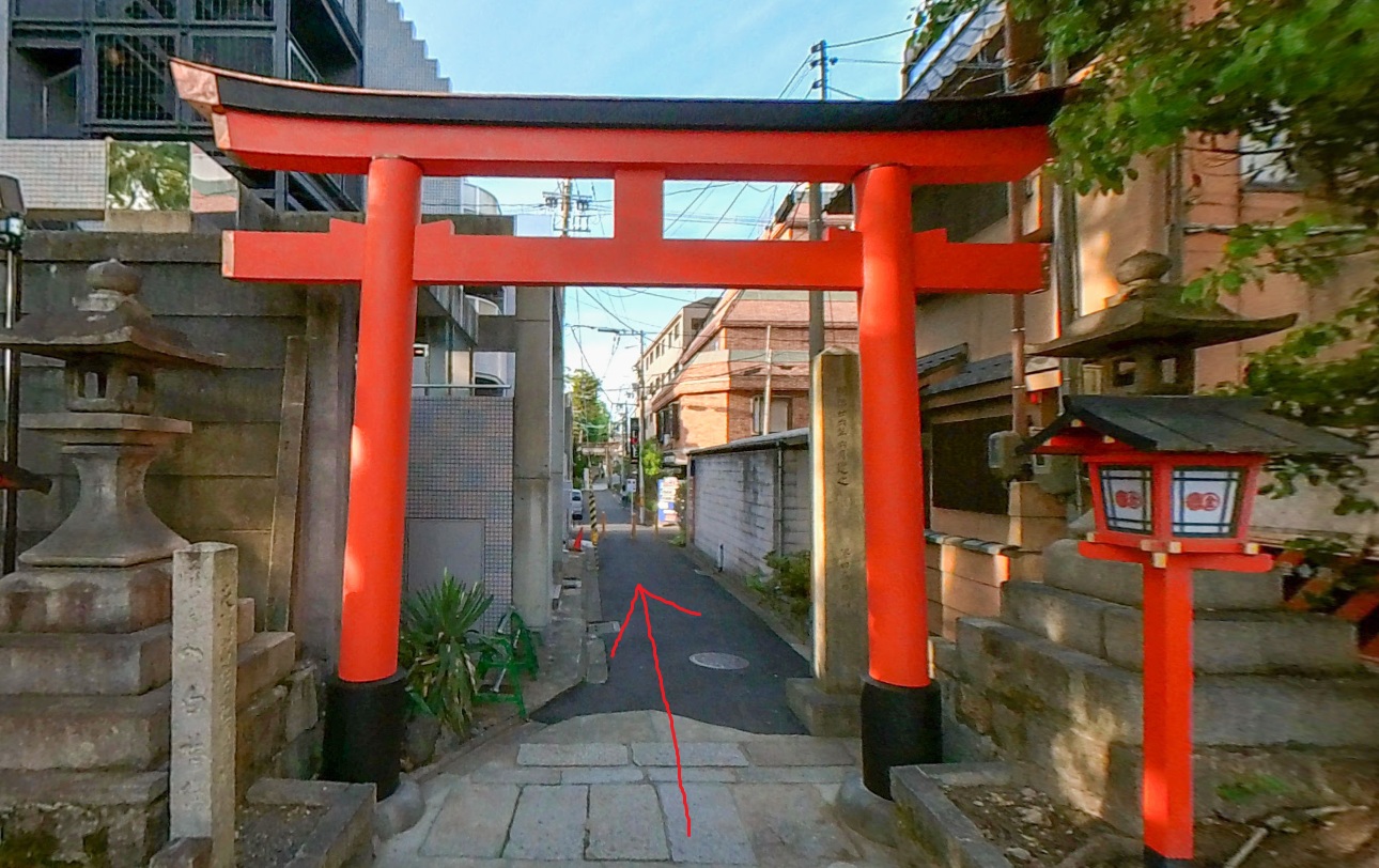 安井金比羅宮の北側の鳥居から出て、真っすぐ進みます。