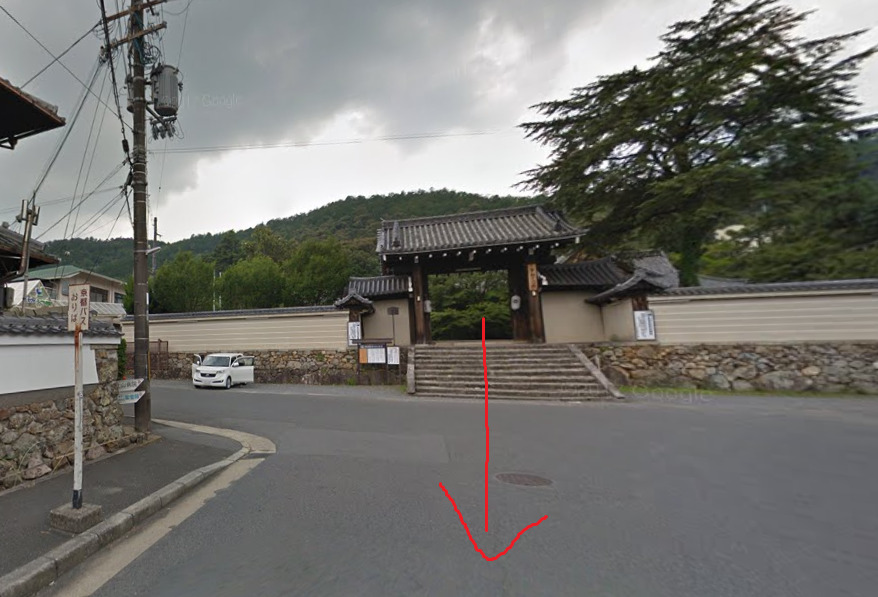 実相院から出て、真っすぐ進みます。