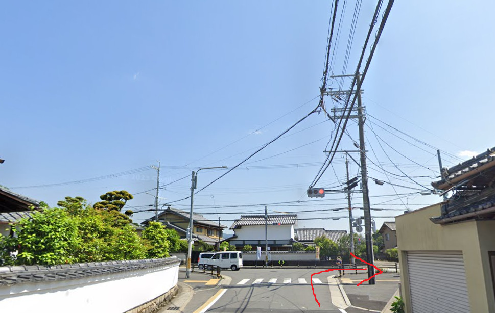突き当りを右折します