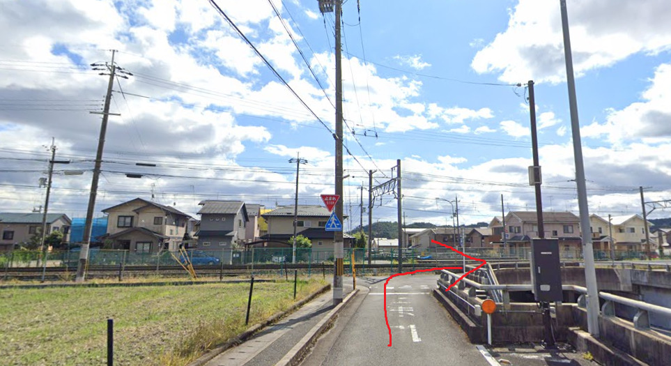 突き当りを右折します。