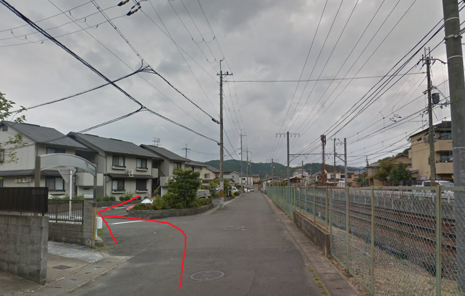 約200ｍ先を左折します。