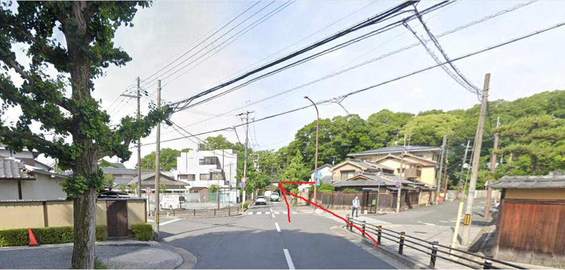 高野川を渡り切ったら、直進方向です。